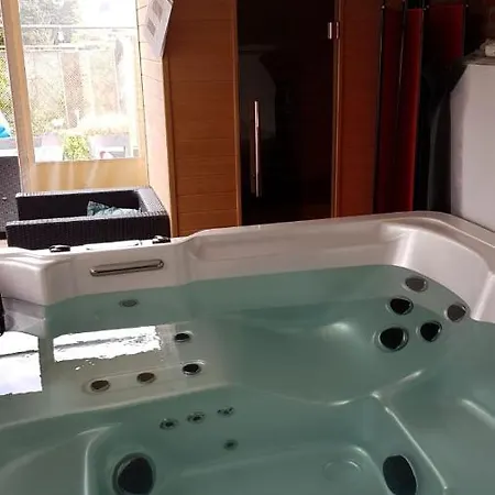 Het Gildehuis Met Sauna En Jacuzzi Stevensweert