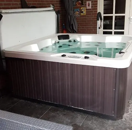 Het Gildehuis Met Sauna En Jacuzzi Апартаменты Stevensweert