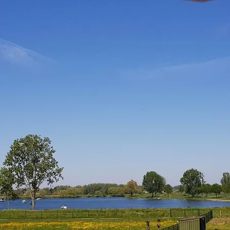 아파트 Het Gildehuis Met Sauna En Jacuzzi Stevensweert